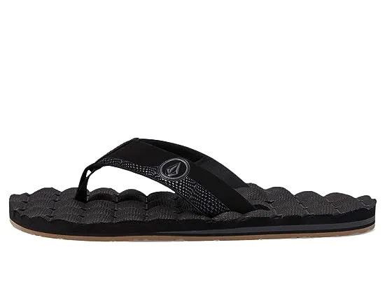 https://images.styletyx.com/images/recliner-sandals-volcom-1005753126_4.webp