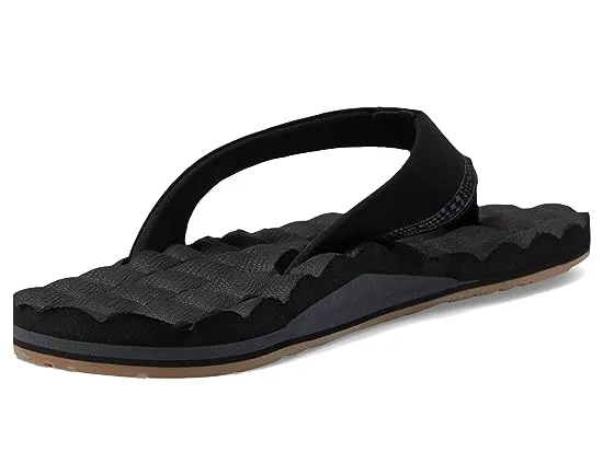 https://images.styletyx.com/images/recliner-sandals-volcom-1005753126_5.webp