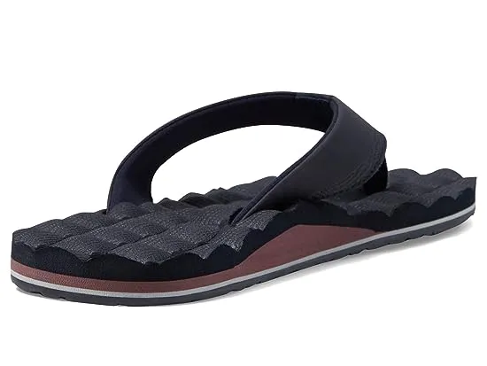 https://images.styletyx.com/images/recliner-sandals-volcom-1005753135_5.webp