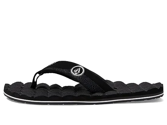 https://images.styletyx.com/images/recliner-sandals-volcom-874845968_4.webp