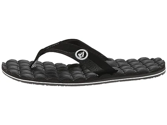 https://images.styletyx.com/images/recliner-volcom-872779790_4.webp