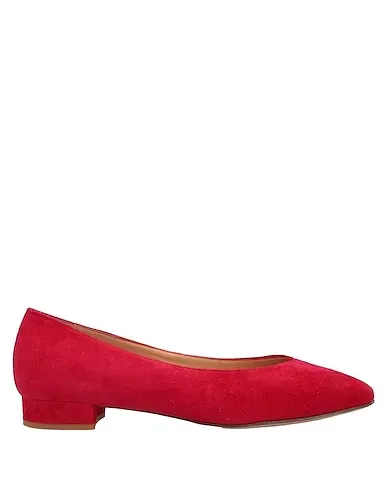 https://images.styletyx.com/images/red-ballet-flats-loretta-pettinari-1067032_1.webp