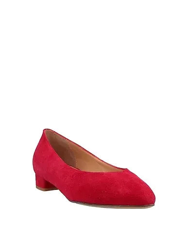 https://images.styletyx.com/images/red-ballet-flats-loretta-pettinari-1067032_2.webp