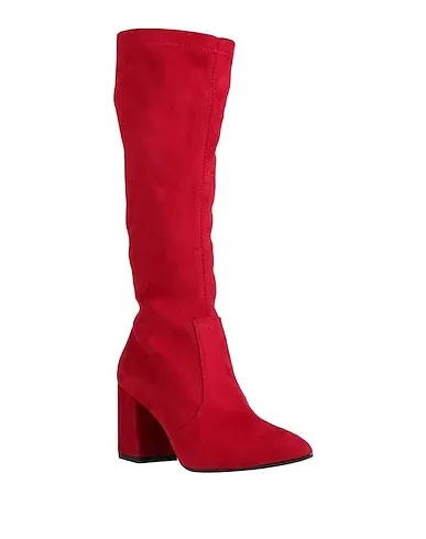 https://images.styletyx.com/images/red-boots-pregunta-13705584_2.webp