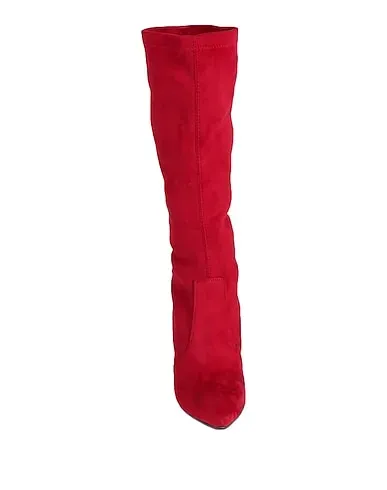 https://images.styletyx.com/images/red-boots-pregunta-13705584_4.webp