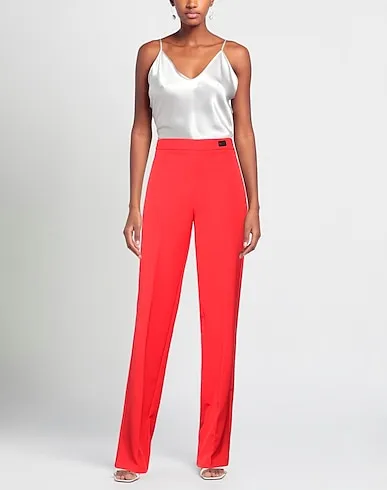 https://images.styletyx.com/images/red-crepe-casual-pants-be-blumarine-3227142_2.webp