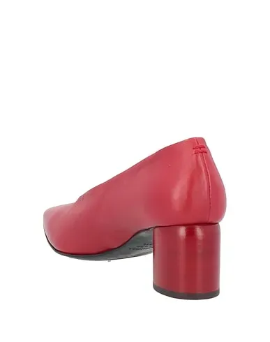 https://images.styletyx.com/images/red-leather-pump-halmanera-754642833_3.webp