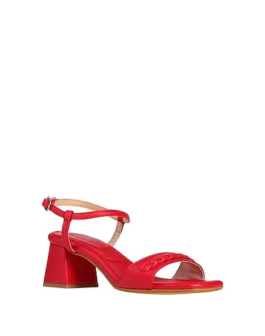 https://images.styletyx.com/images/red-leather-sandals-loretta-pettinari-12934686_2.webp