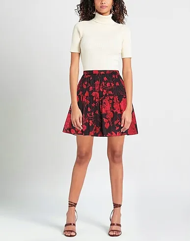 https://images.styletyx.com/images/red-plain-weave-mini-skirt-valentino-2280162_2.webp