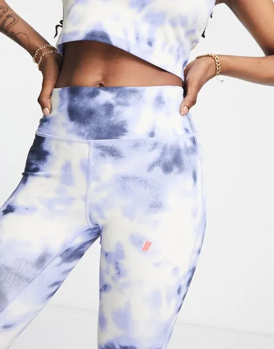 https://images.styletyx.com/images/red-point-leggings-in-blue-tie-dye-berghaus-3014940_3.webp