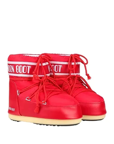 https://images.styletyx.com/images/red-techno-fabric-ankle-boot-moon-boot-classic-low-2-moon-boot-2110354_2.webp