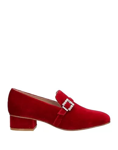 https://images.styletyx.com/images/red-velvet-loafers-stuart-weitzman-3073927_1.webp