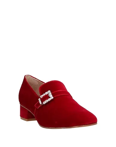 https://images.styletyx.com/images/red-velvet-loafers-stuart-weitzman-3073927_2.webp
