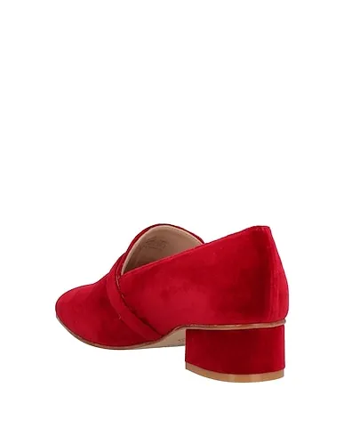 https://images.styletyx.com/images/red-velvet-loafers-stuart-weitzman-3073927_3.webp