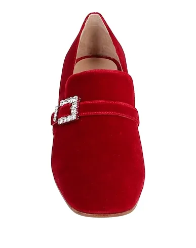 https://images.styletyx.com/images/red-velvet-loafers-stuart-weitzman-3073927_4.webp