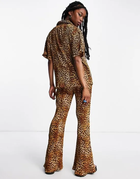 https://images.styletyx.com/images/relaxed-shirt-in-leopard-plisse-part-of-a-set-daisy-street-1895643_2.webp