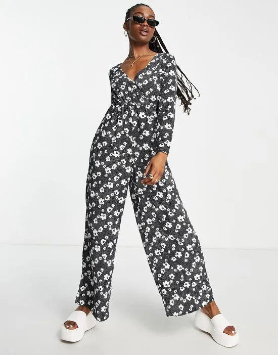https://images.styletyx.com/images/relaxed-wrap-front-jumpsuit-in-monochrome-floral-glamorous-1751912_4.webp