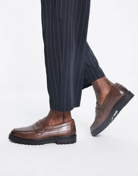 https://images.styletyx.com/images/rogan-chunky-penny-loafers-in-brown-leather-schuh-2568071_4.webp