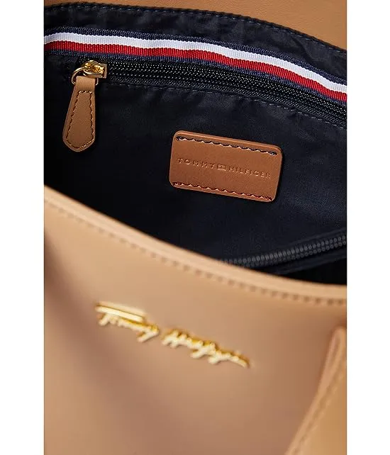 https://images.styletyx.com/images/rory-convertible-shopper-pvc-tommy-hilfiger-13173483_3.webp