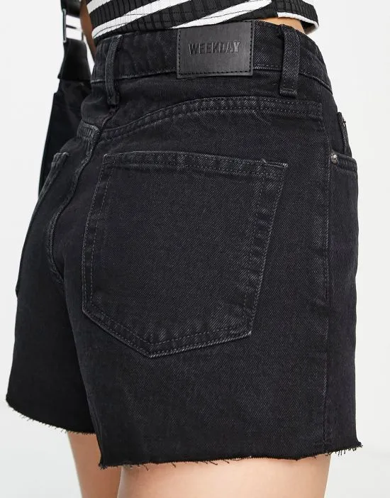 https://images.styletyx.com/images/rowe-denim-shorts-in-echo-black-weekday-2525509_3.webp