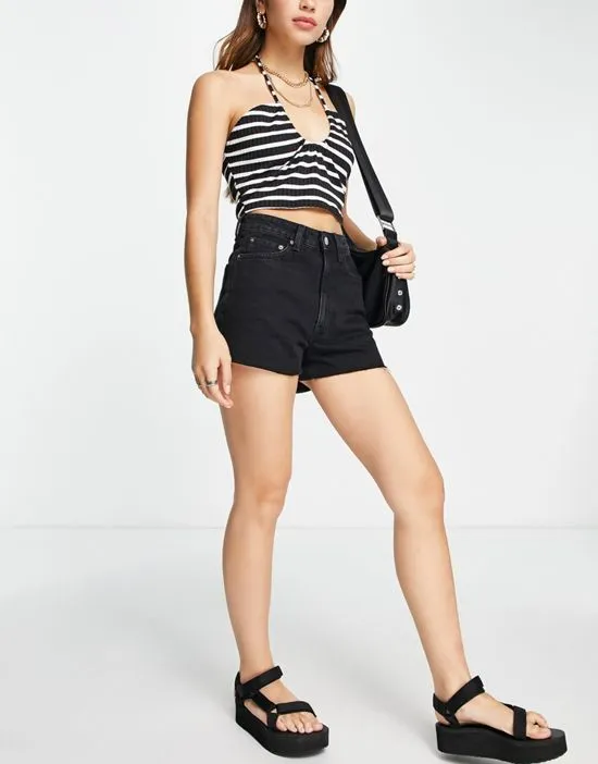 https://images.styletyx.com/images/rowe-denim-shorts-in-echo-black-weekday-2525509_4.webp