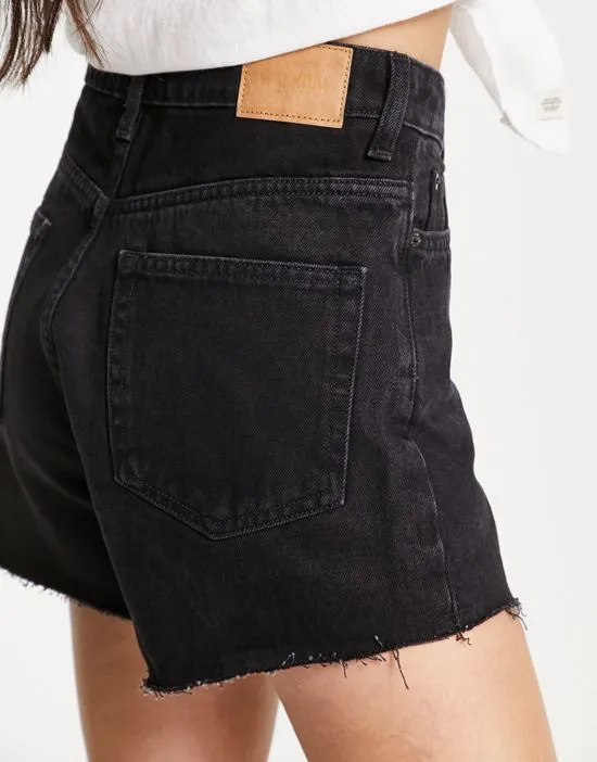 https://images.styletyx.com/images/rowe-high-waisted-denim-mom-short-in-black-weekday-13317527_2.webp