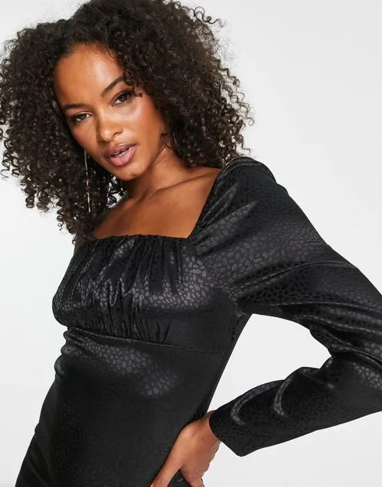 https://images.styletyx.com/images/ruched-front-mini-dress-in-black-animal-jacquard-urban-threads-tall-12999988_2.webp