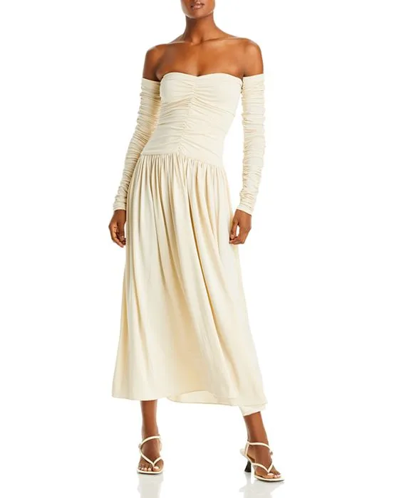 https://images.styletyx.com/images/ruched-strapless-dress-rosetta-getty-13272925_1.webp