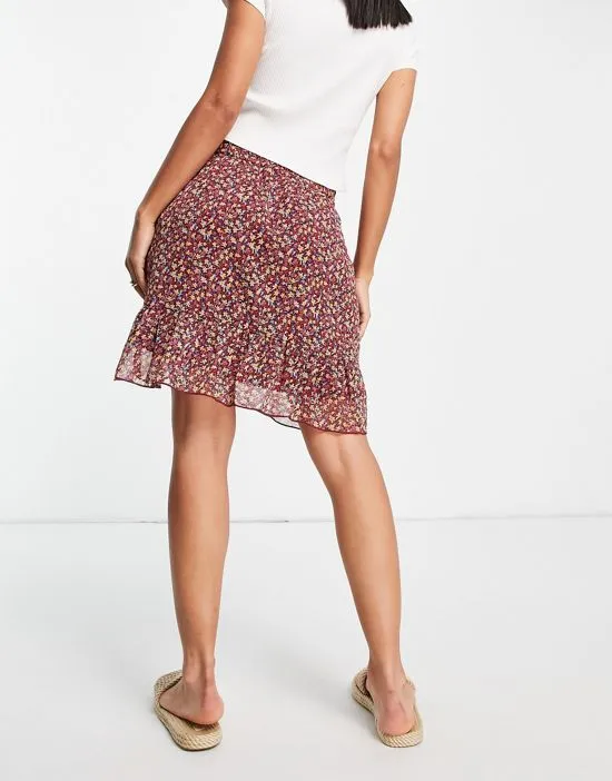https://images.styletyx.com/images/ruffle-mini-skirt-in-red-floral-jdy-13312709_2.webp