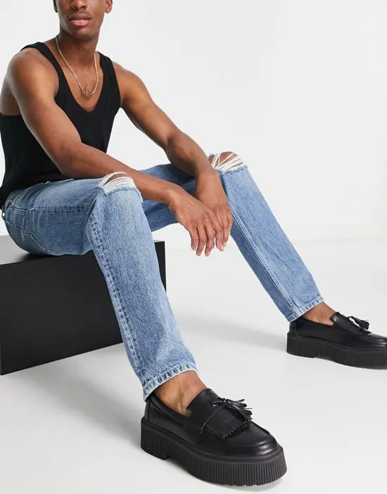 https://images.styletyx.com/images/rush-tapered-knee-ripped-jeans-in-mid-wash-dr-denim-1835326_4.webp