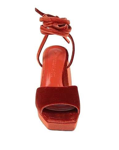 https://images.styletyx.com/images/rust-velvet-sandals-nodaleto-1328544_4.webp