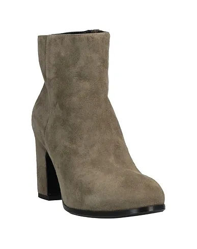 https://images.styletyx.com/images/sage-green-ankle-boot-riccardo-cartillone-1343388_2.webp