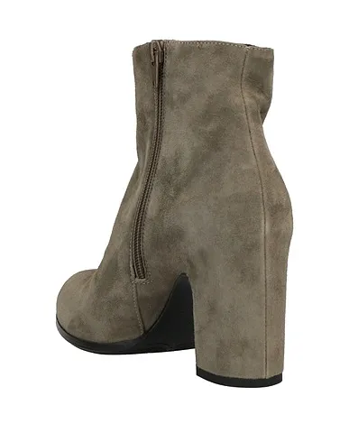 https://images.styletyx.com/images/sage-green-ankle-boot-riccardo-cartillone-1343388_3.webp