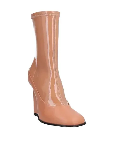 https://images.styletyx.com/images/salmon-pink-leather-ankle-boot-wandler-683916_2.webp