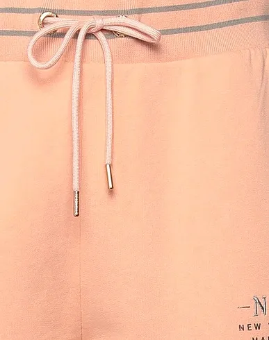 https://images.styletyx.com/images/salmon-pink-sweatshirt-casual-pants-fred-mello-3083762_4.webp