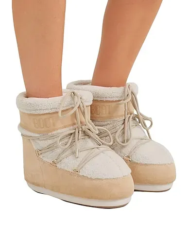 https://images.styletyx.com/images/sand-ankle-boot-moon-boot-2109748_4.webp