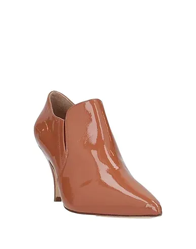 https://images.styletyx.com/images/sand-ankle-boot-tory-burch-2506547_2.webp