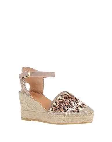 https://images.styletyx.com/images/sand-espadrilles-vidorreta-469891387_2.webp