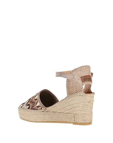 https://images.styletyx.com/images/sand-espadrilles-vidorreta-469891387_3.webp