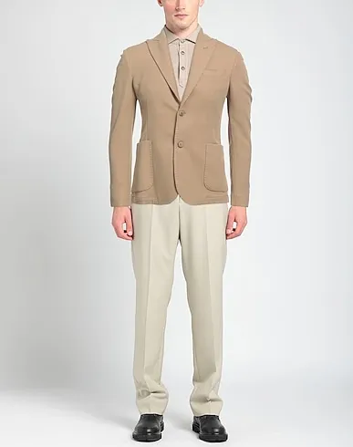 https://images.styletyx.com/images/sand-jersey-blazer-out-fit-3207853_2.webp