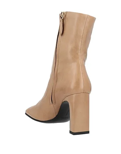 https://images.styletyx.com/images/sand-leather-ankle-boot-aldo-castagna-1342769_3.webp