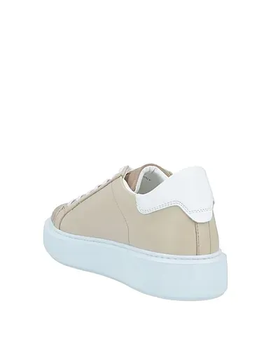 https://images.styletyx.com/images/sand-leather-sneakers-ylati-1651037_3.webp