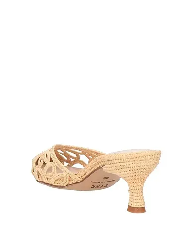 https://images.styletyx.com/images/sand-mules-and-clogs-zyne-1224813886_3.webp