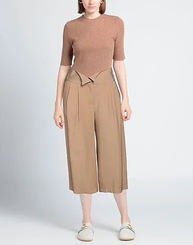 https://images.styletyx.com/images/sand-plain-weave-cropped-pants-culottes-cafenoir-13258901_2.webp