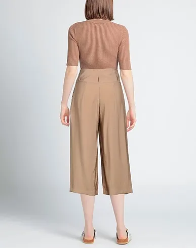 https://images.styletyx.com/images/sand-plain-weave-cropped-pants-culottes-cafenoir-13258901_3.webp