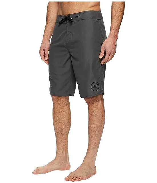 https://images.styletyx.com/images/santa-cruz-solid-2-0-boardshorts-o-neill-2663996_2.webp