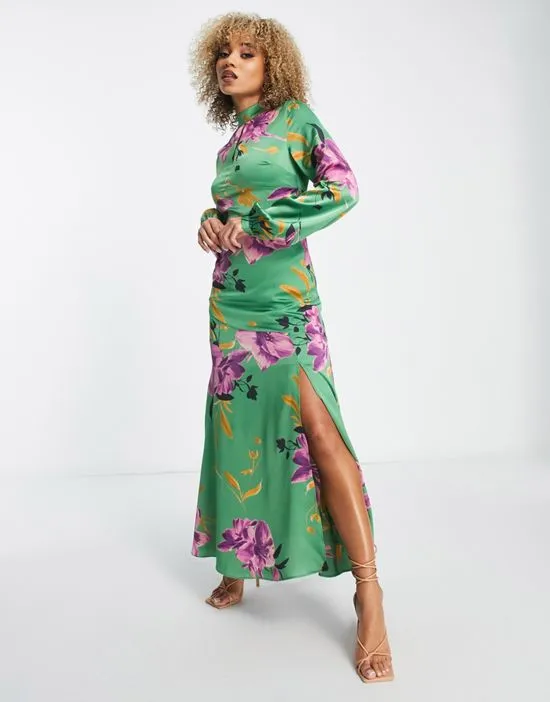 https://images.styletyx.com/images/satin-maxi-dress-with-collar-detail-in-overscale-green-and-purple-floral-liquorish-13424982_1.webp