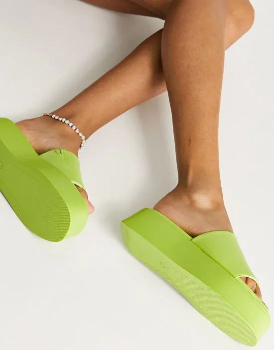 https://images.styletyx.com/images/schuh-tatiana-chunky-mule-sandals-in-green-schuh-1734304_4.webp