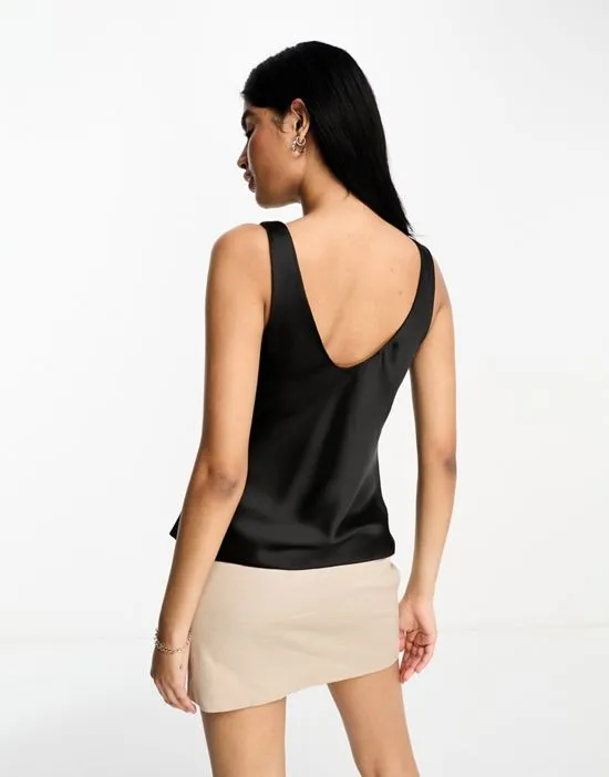 https://images.styletyx.com/images/scoop-neck-cami-in-satin-in-black-asos-design-13291728_2.webp