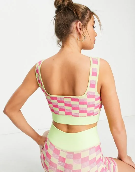 https://images.styletyx.com/images/seamless-light-support-sports-bra-in-pink-geo-print-south-beach-1978666_3.webp